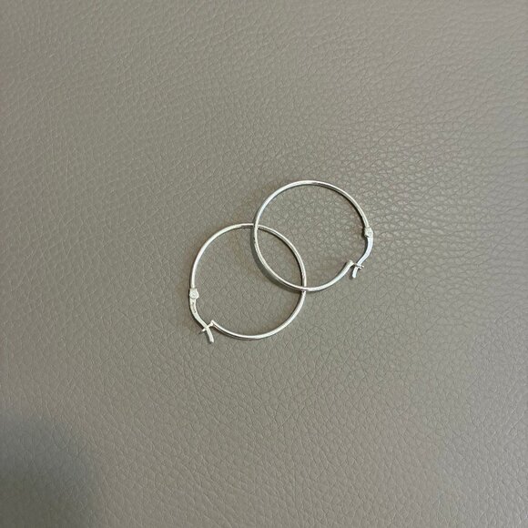 Sterling silver hoop earrings 4mm - classic polished lightweight durable hoops - Picture 3 of 5